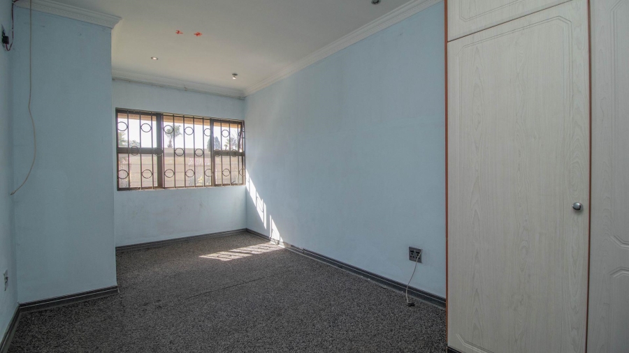 4 Bedroom Property for Sale in Mackenzie Park Gauteng