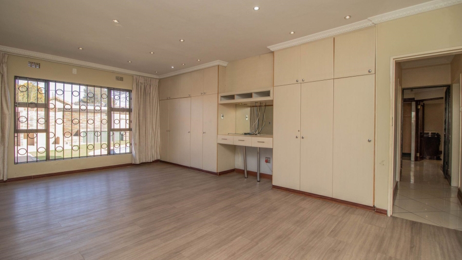 4 Bedroom Property for Sale in Mackenzie Park Gauteng