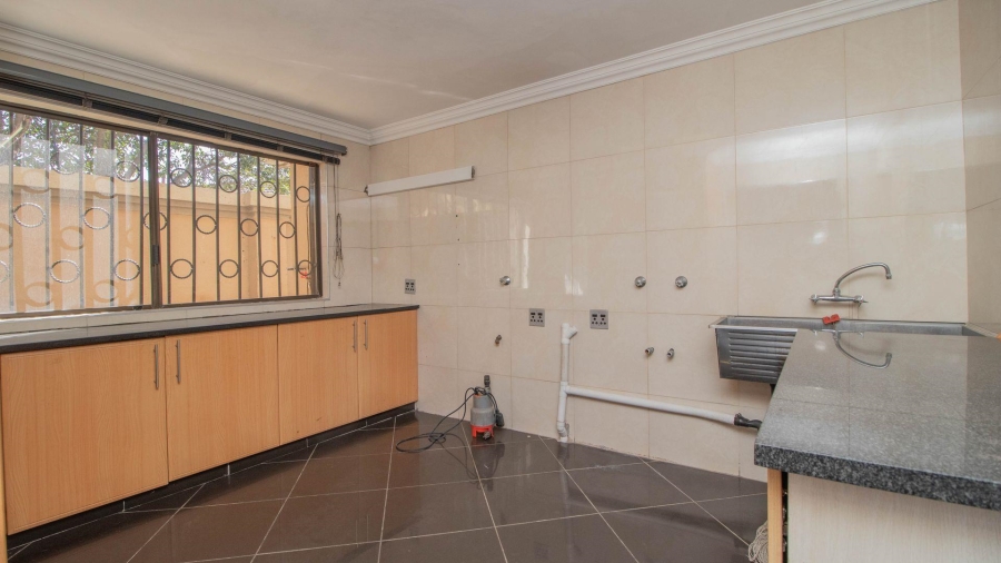 4 Bedroom Property for Sale in Mackenzie Park Gauteng
