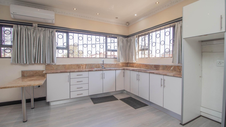 4 Bedroom Property for Sale in Mackenzie Park Gauteng
