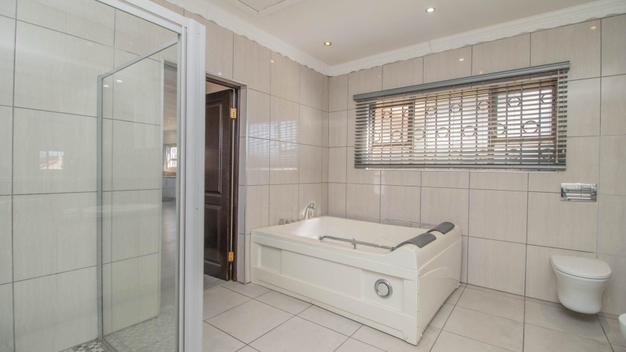 4 Bedroom Property for Sale in Mackenzie Park Gauteng