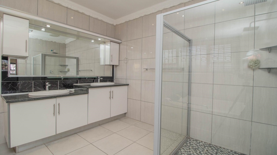 4 Bedroom Property for Sale in Mackenzie Park Gauteng