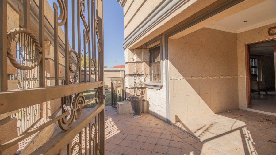 4 Bedroom Property for Sale in Mackenzie Park Gauteng