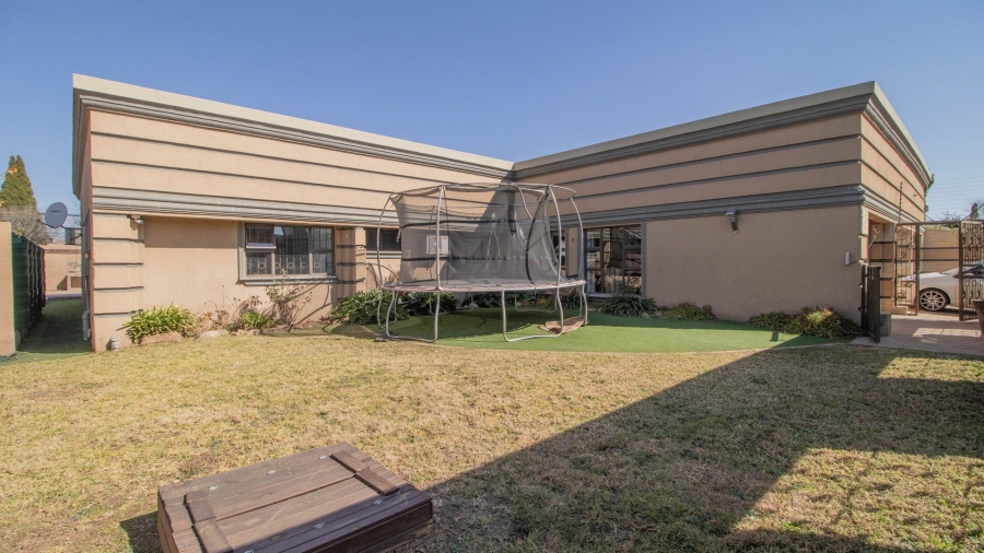 4 Bedroom Property for Sale in Mackenzie Park Gauteng