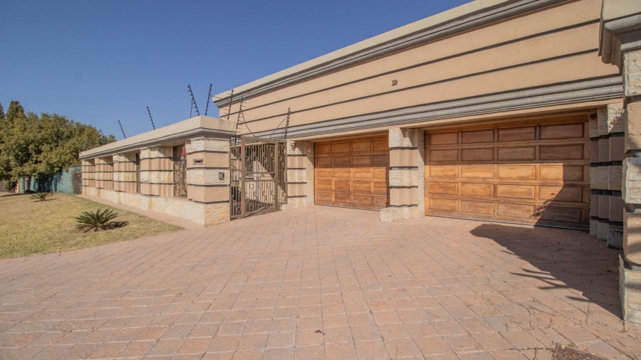 4 Bedroom Property for Sale in Mackenzie Park Gauteng