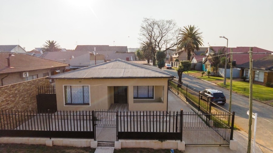 5 Bedroom Property for Sale in Actonville Gauteng