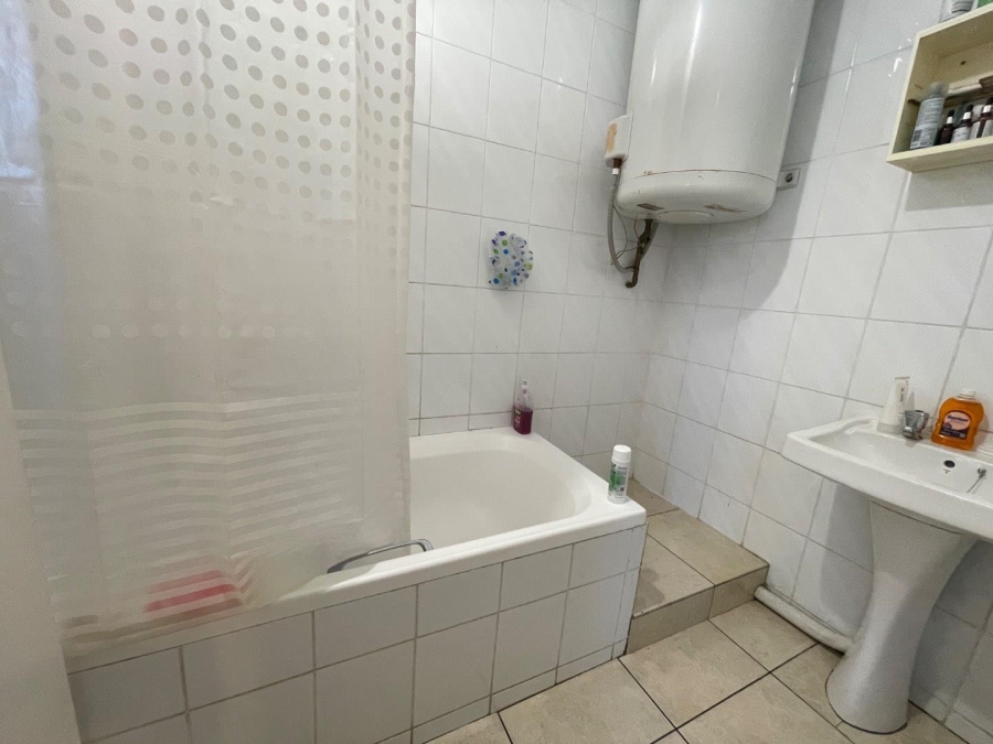 1 Bedroom Property for Sale in Morningside Gauteng