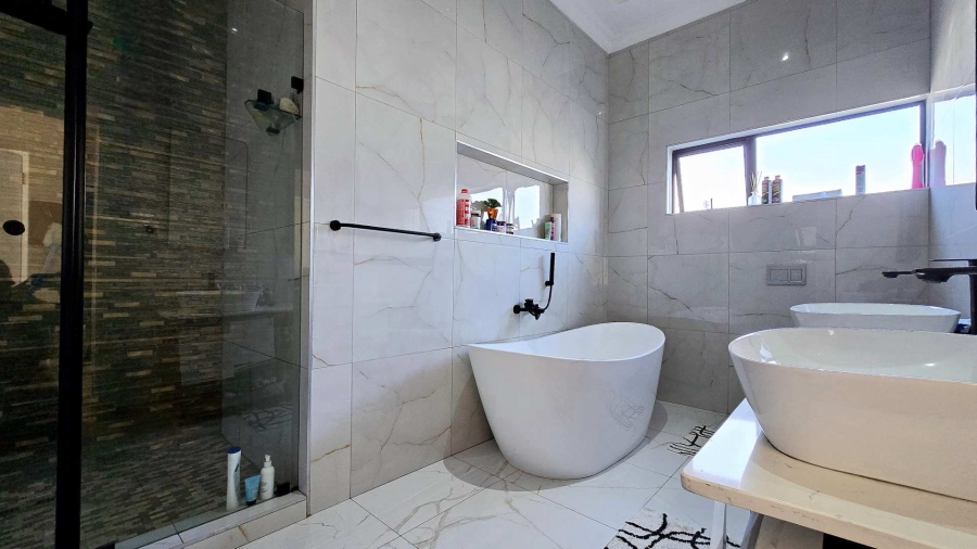 4 Bedroom Property for Sale in The Hills Game Reserve Estate Gauteng