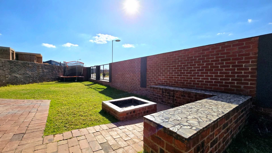 3 Bedroom Property for Sale in Six Fountains Residential Estate Gauteng