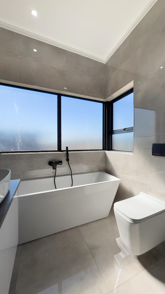 5 Bedroom Property for Sale in Midstream Heights Gauteng