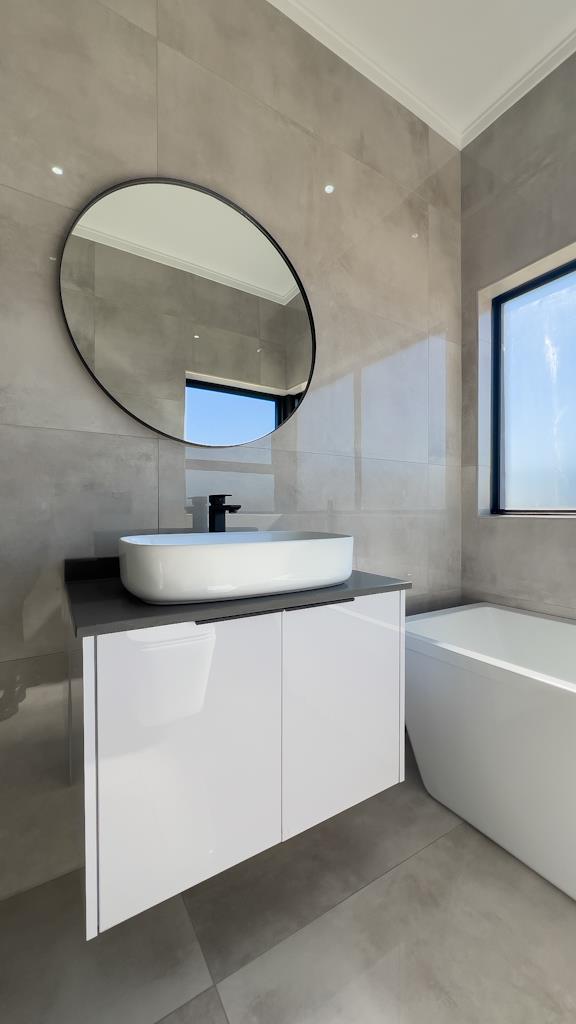 5 Bedroom Property for Sale in Midstream Heights Gauteng