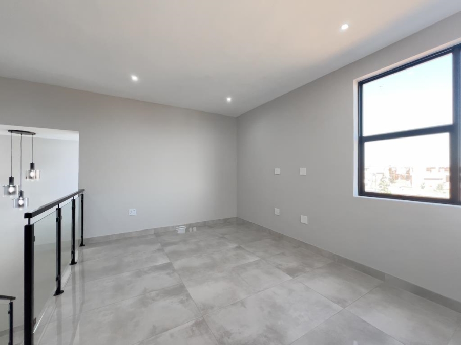 5 Bedroom Property for Sale in Midstream Heights Gauteng