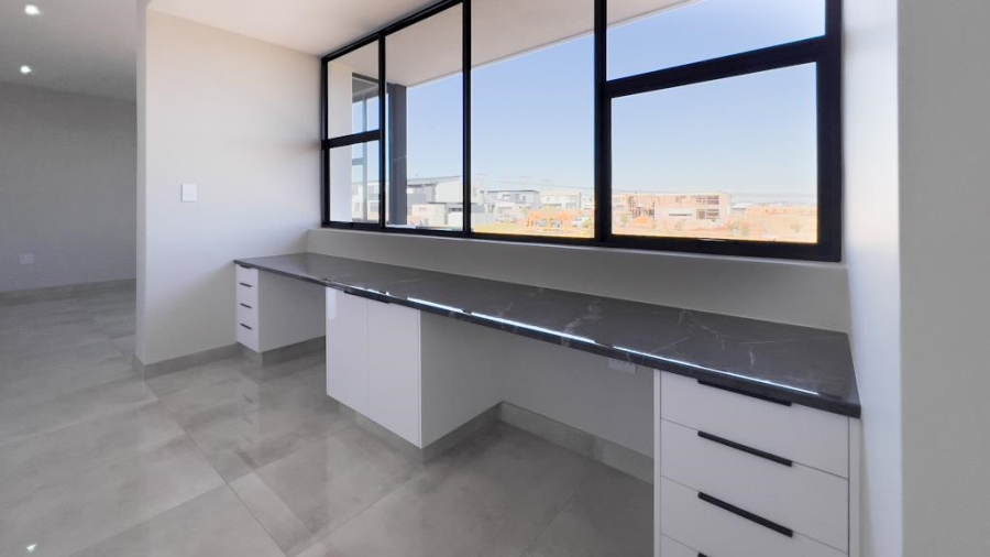 5 Bedroom Property for Sale in Midstream Heights Gauteng