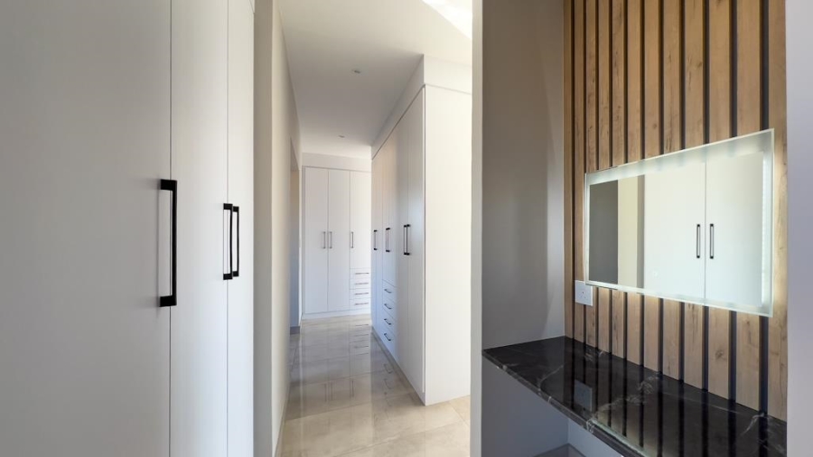 5 Bedroom Property for Sale in Midstream Heights Gauteng