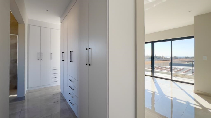 5 Bedroom Property for Sale in Midstream Heights Gauteng