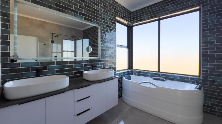 5 Bedroom Property for Sale in Midstream Heights Gauteng