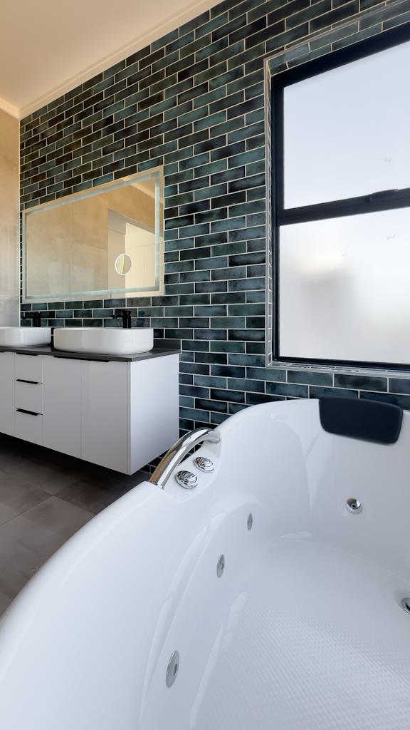 5 Bedroom Property for Sale in Midstream Heights Gauteng