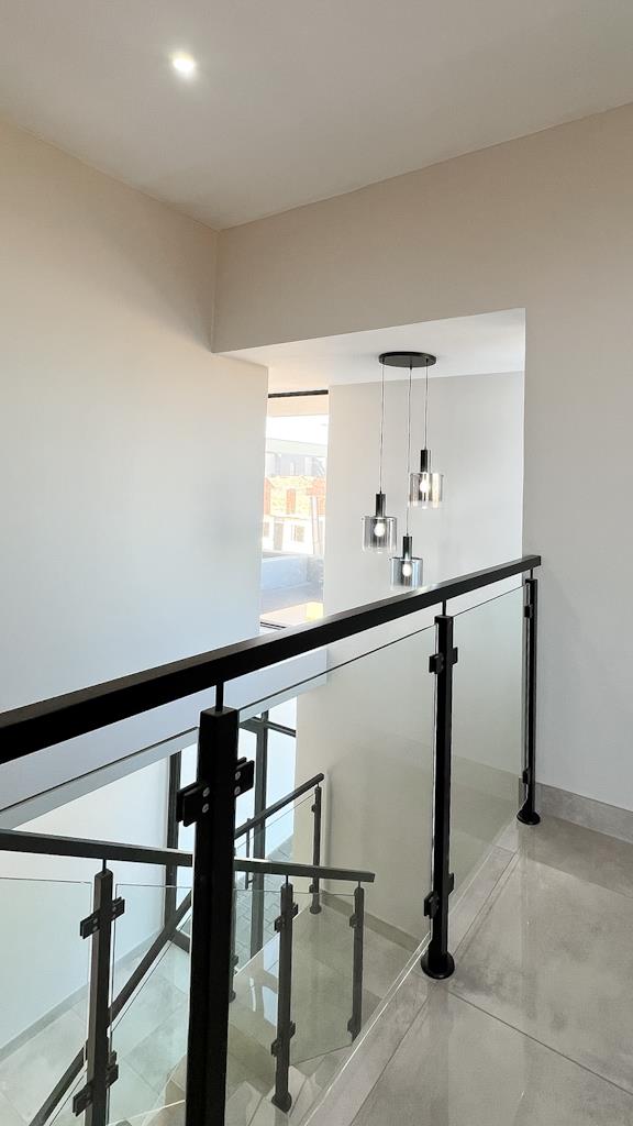 5 Bedroom Property for Sale in Midstream Heights Gauteng