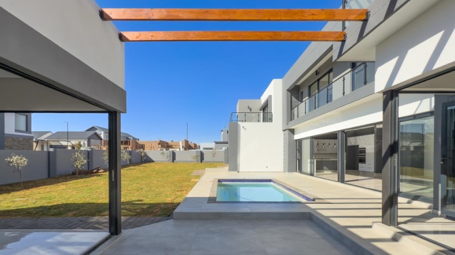 5 Bedroom Property for Sale in Midstream Heights Gauteng
