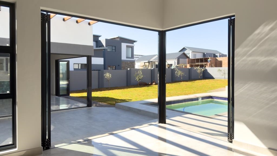 5 Bedroom Property for Sale in Midstream Heights Gauteng