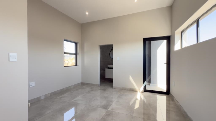 5 Bedroom Property for Sale in Midstream Heights Gauteng