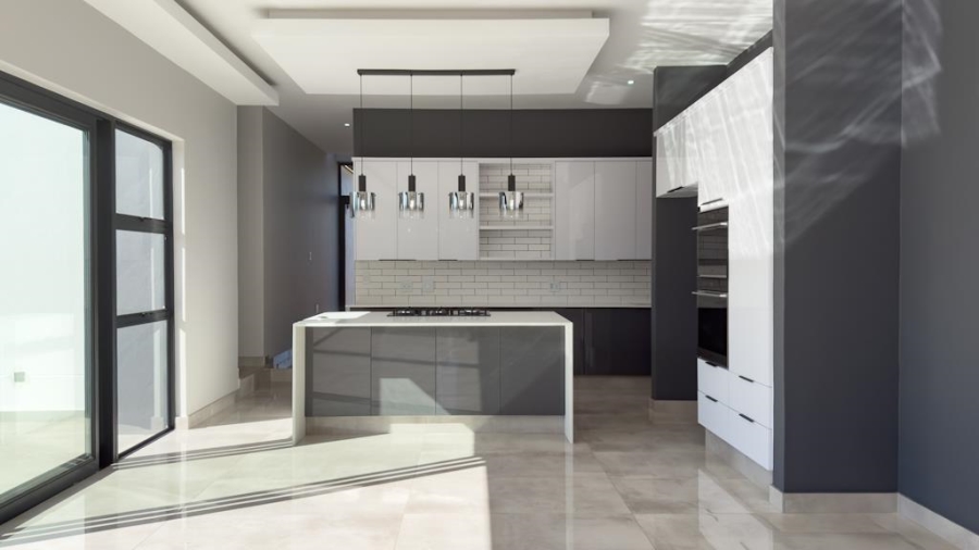 5 Bedroom Property for Sale in Midstream Heights Gauteng
