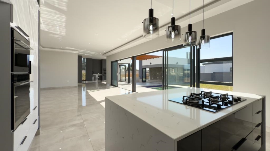 5 Bedroom Property for Sale in Midstream Heights Gauteng