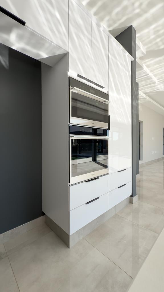 5 Bedroom Property for Sale in Midstream Heights Gauteng