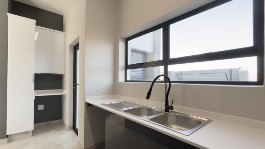 5 Bedroom Property for Sale in Midstream Heights Gauteng