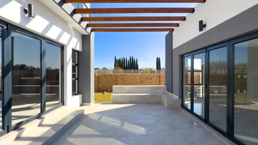 5 Bedroom Property for Sale in Midstream Heights Gauteng