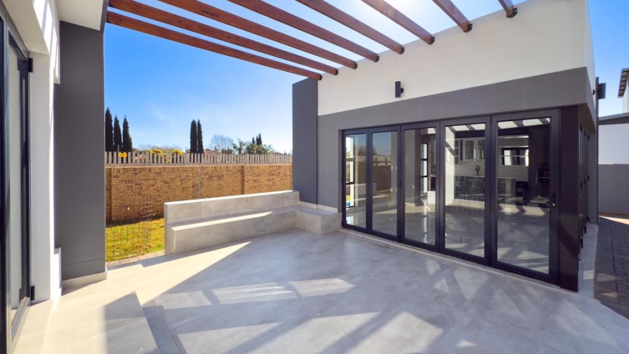 5 Bedroom Property for Sale in Midstream Heights Gauteng