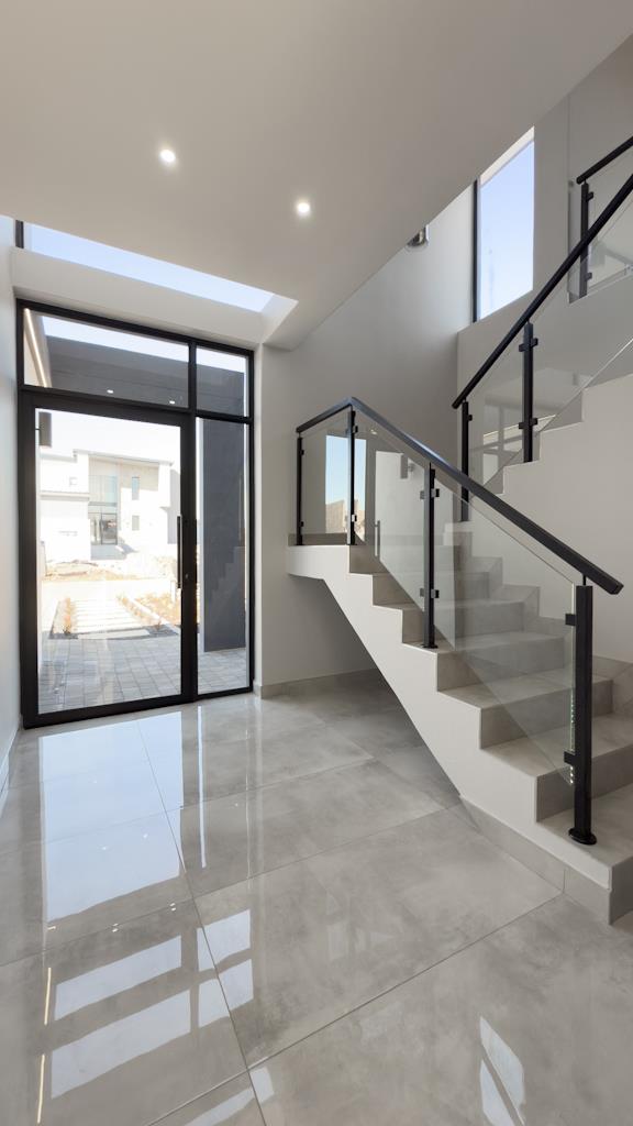 5 Bedroom Property for Sale in Midstream Heights Gauteng