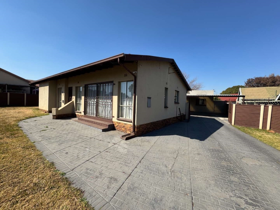 3 Bedroom Property for Sale in Verwoerdpark Gauteng