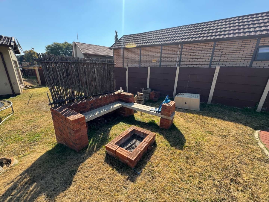 3 Bedroom Property for Sale in Verwoerdpark Gauteng