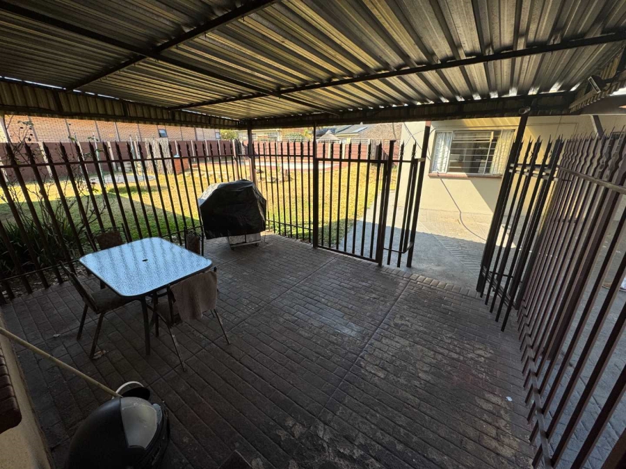 3 Bedroom Property for Sale in Verwoerdpark Gauteng