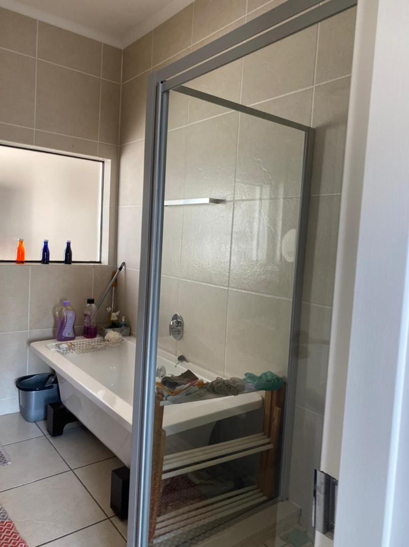 To Let 2 Bedroom Property for Rent in Greenstone Hill Gauteng
