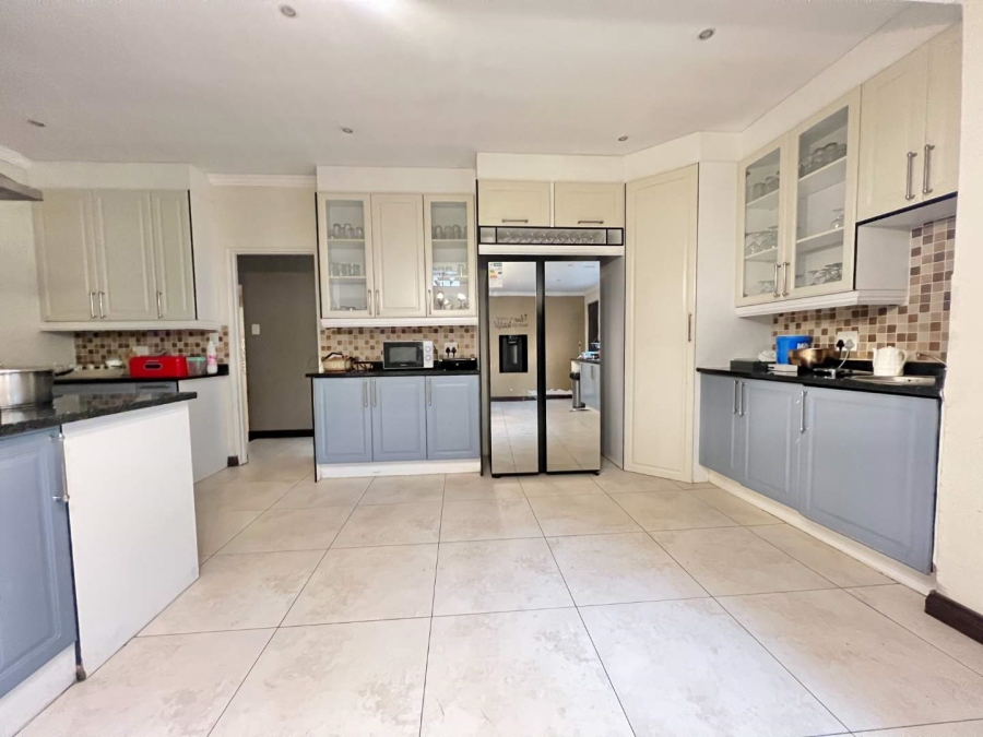 To Let 5 Bedroom Property for Rent in Bryanston Gauteng