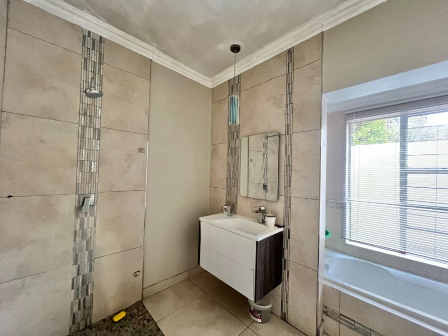 To Let 5 Bedroom Property for Rent in Bryanston Gauteng