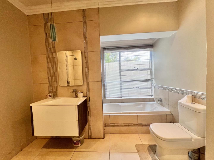 To Let 5 Bedroom Property for Rent in Bryanston Gauteng