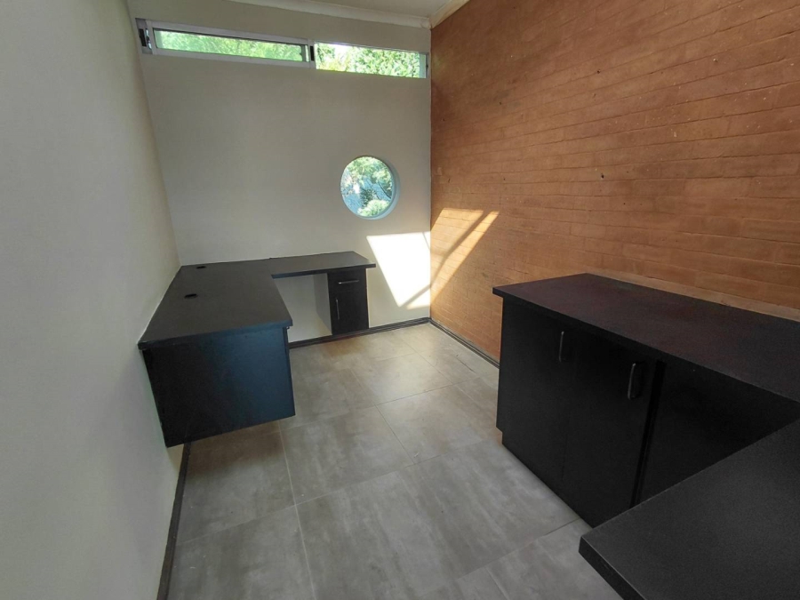 To Let 1 Bedroom Property for Rent in Lonehill Gauteng