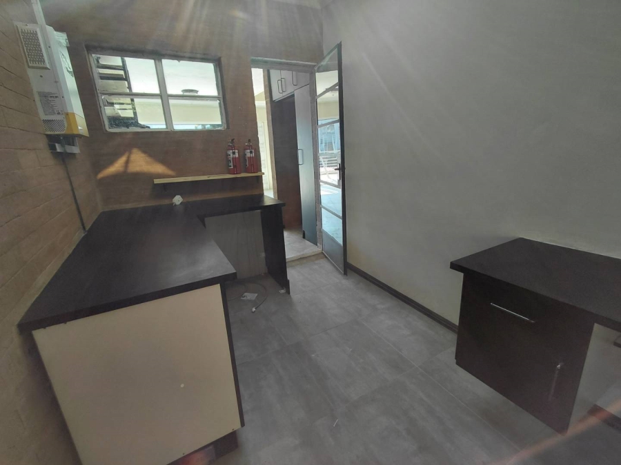 To Let 1 Bedroom Property for Rent in Lonehill Gauteng
