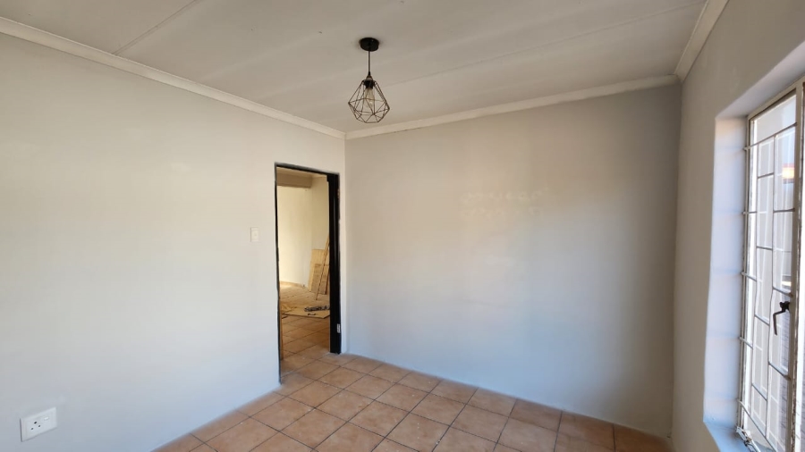 To Let 2 Bedroom Property for Rent in Wierdapark Gauteng