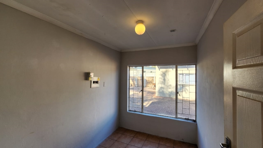 To Let 2 Bedroom Property for Rent in Wierdapark Gauteng