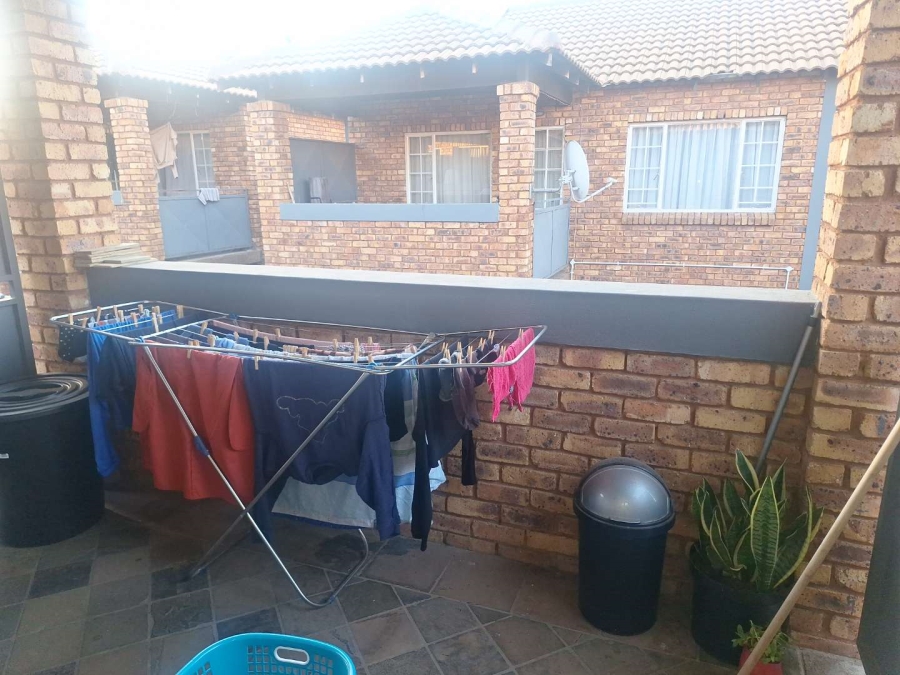 To Let 2 Bedroom Property for Rent in Andeon Gauteng