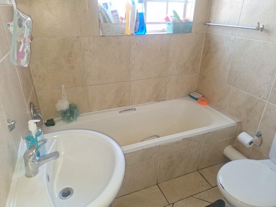 To Let 2 Bedroom Property for Rent in Andeon Gauteng