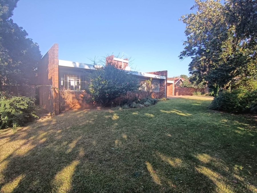 To Let 4 Bedroom Property for Rent in Garsfontein Gauteng