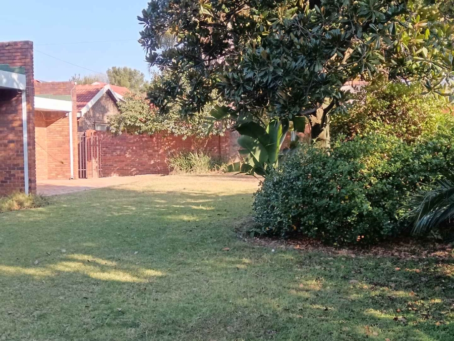 To Let 4 Bedroom Property for Rent in Garsfontein Gauteng