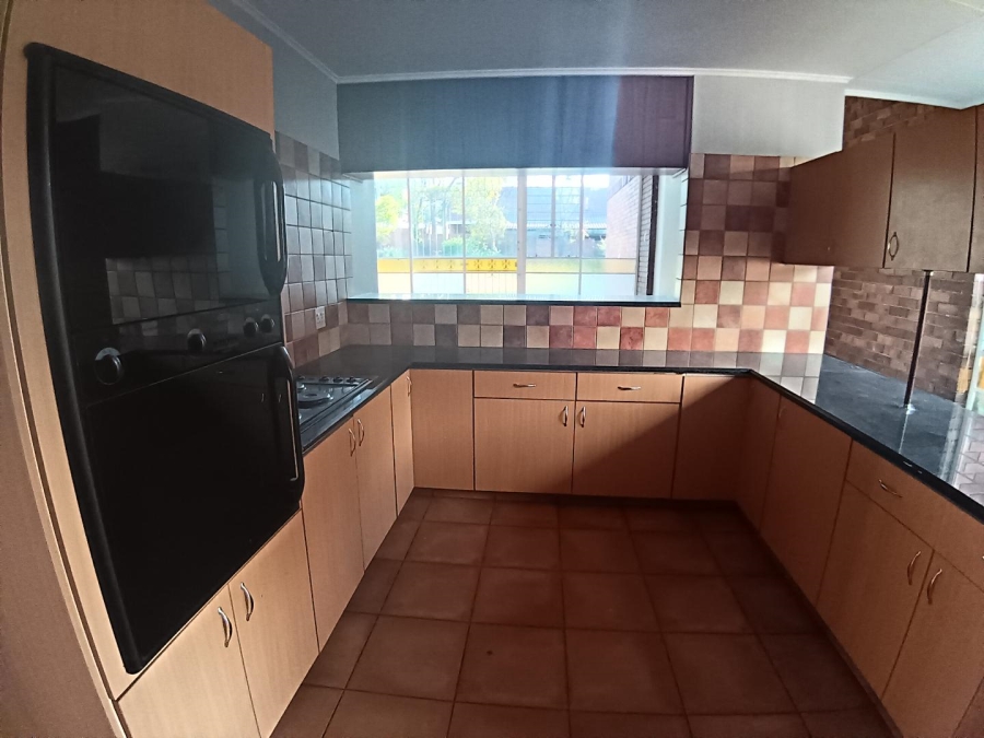 To Let 4 Bedroom Property for Rent in Garsfontein Gauteng