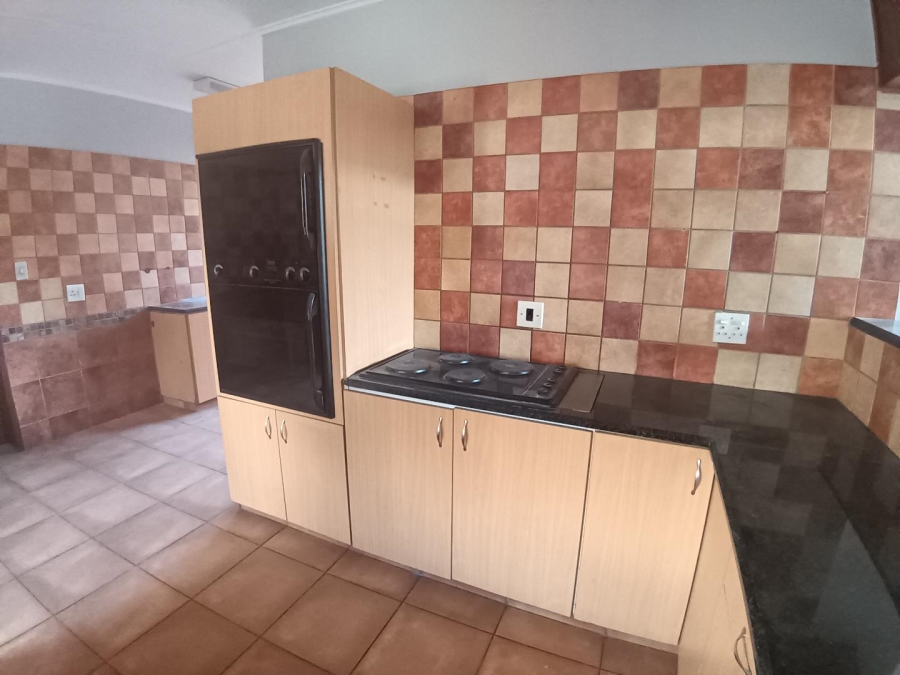 To Let 4 Bedroom Property for Rent in Garsfontein Gauteng