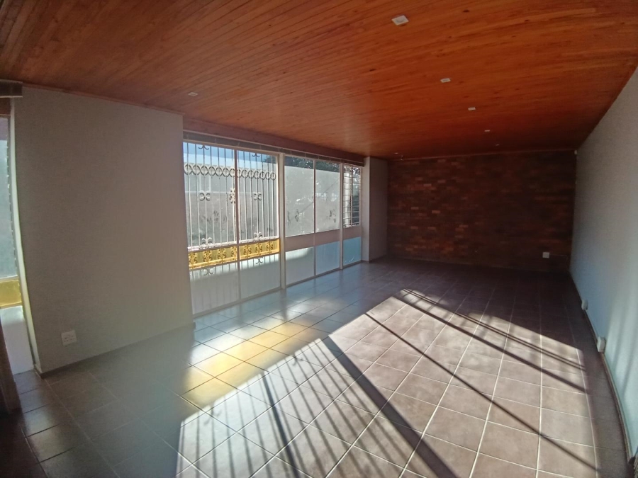 To Let 4 Bedroom Property for Rent in Garsfontein Gauteng